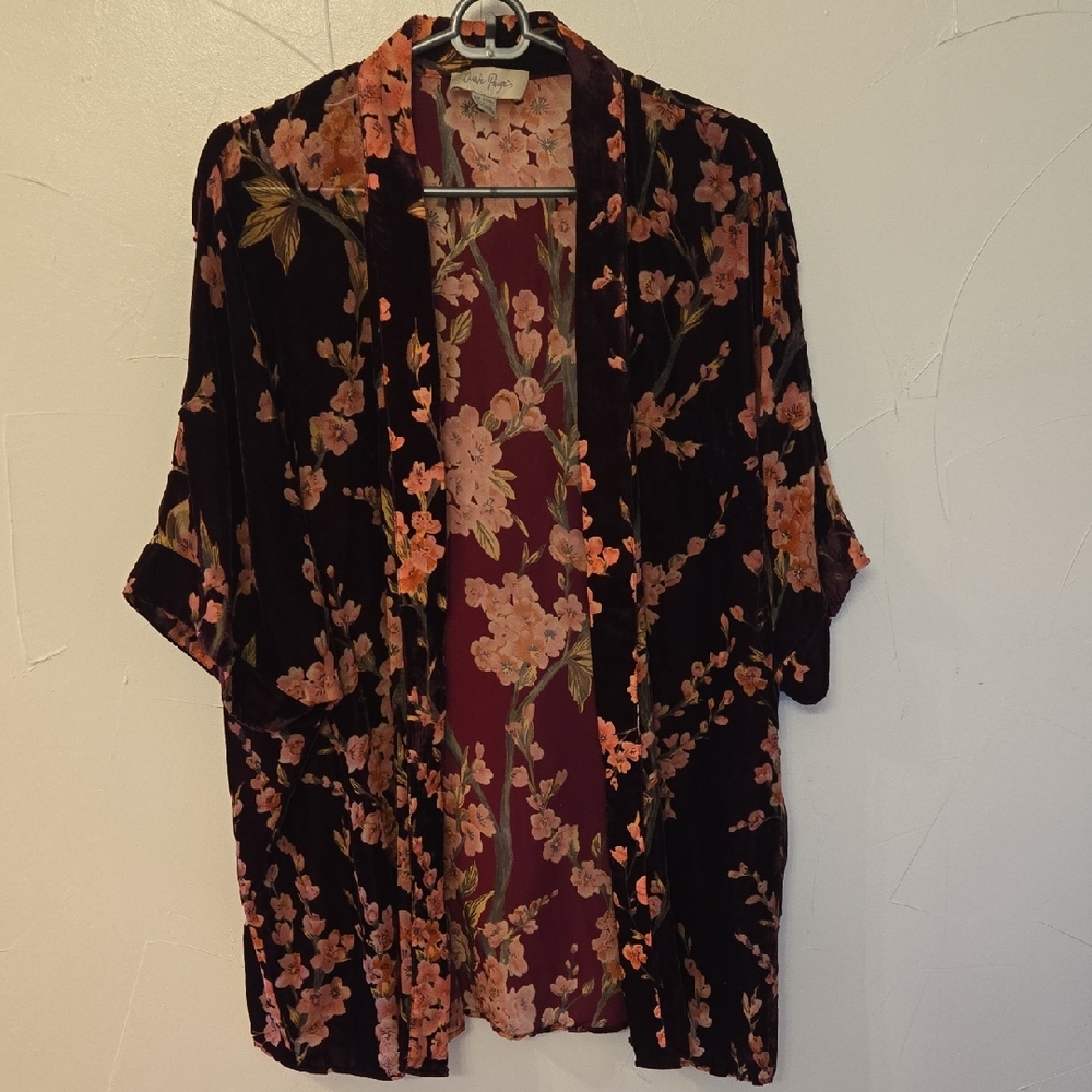 Charlie Paige Vibrant Floral Kimono